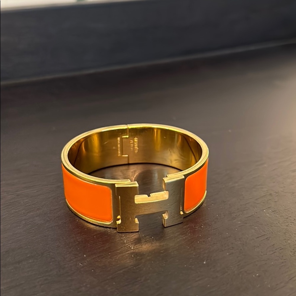 Authentic - Hermes click clack H enamel cuff